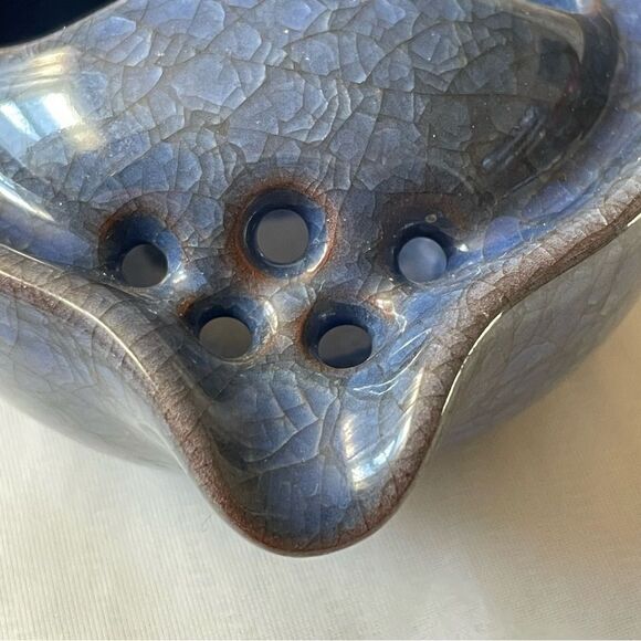 Straining pitcher blue crackle glazed stoneware with large straining holes - Picture 6 of 16